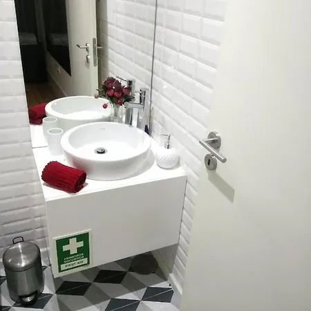 Santa Catarina Patio - With Washer Machine * Porto