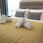 Santa Catarina Patio - With Washer Machine * Oporto