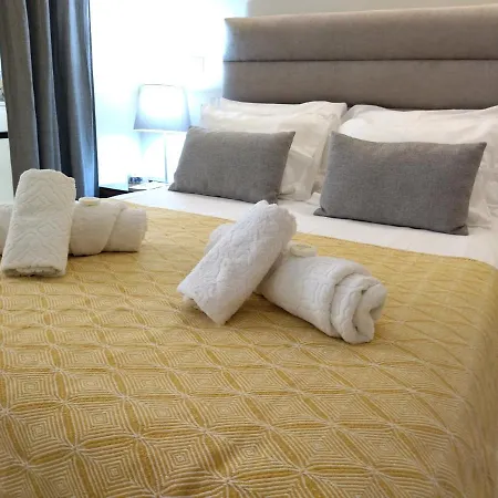 Santa Catarina Patio - With Washer Machine * Porto